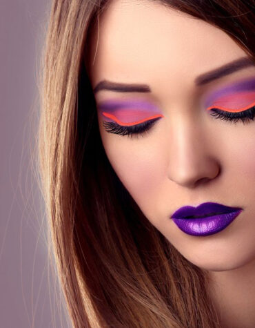 Maquiagem neon: a moda que acende o rosto!
